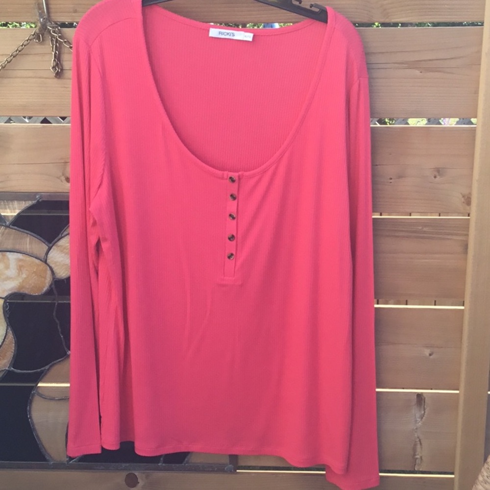 Scoop neck top